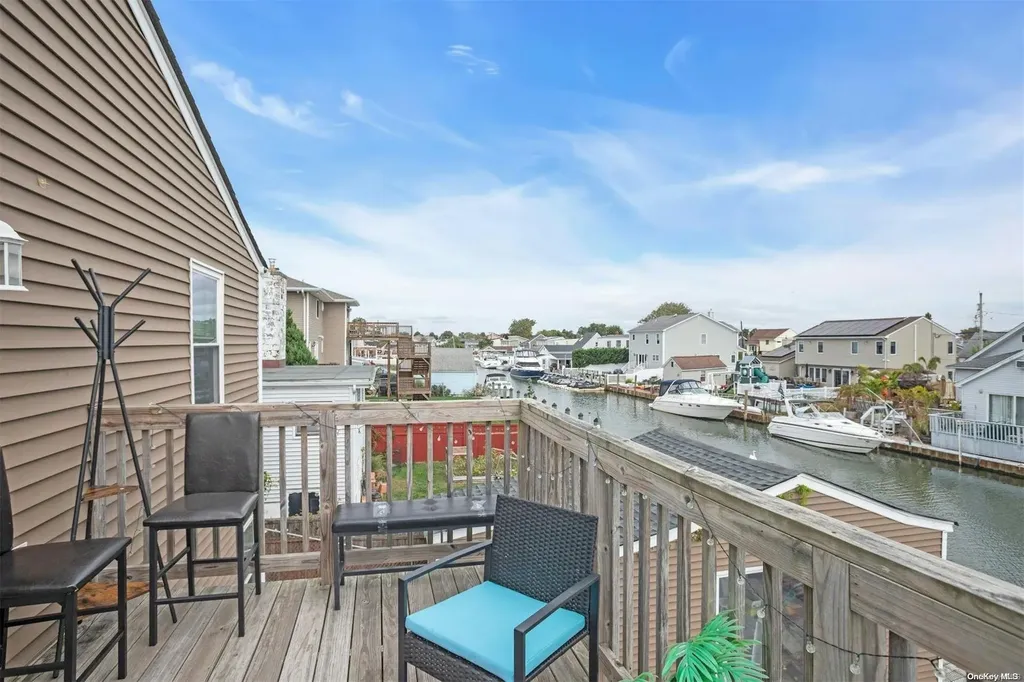 353 West Drive Copiague NY 11726