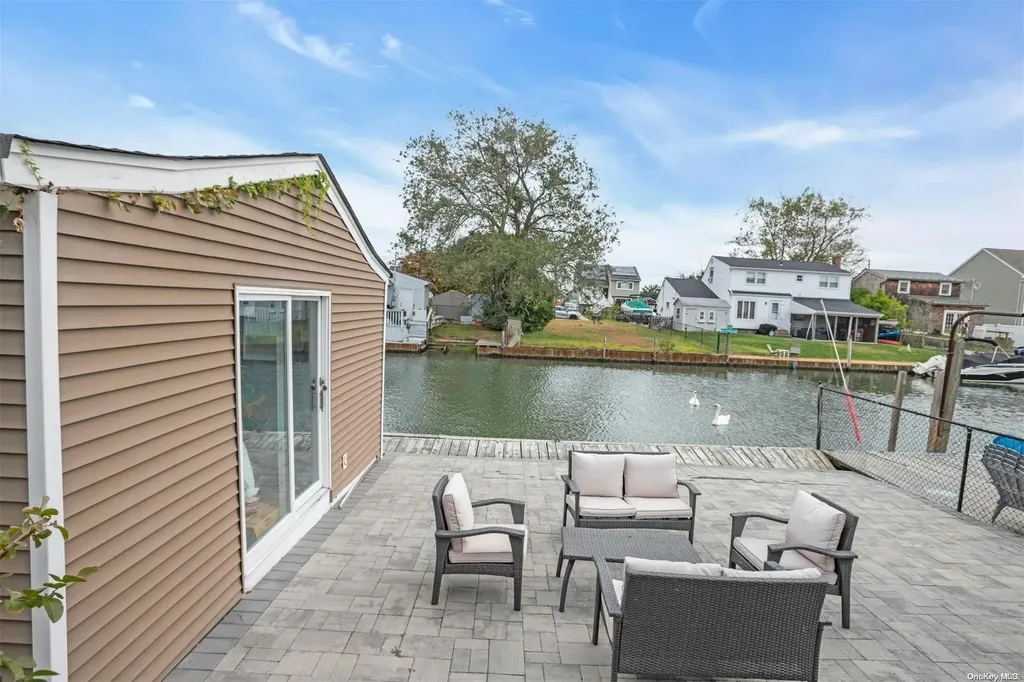 353 West Drive Copiague NY 11726