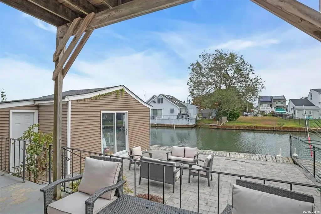 353 West Drive Copiague NY 11726