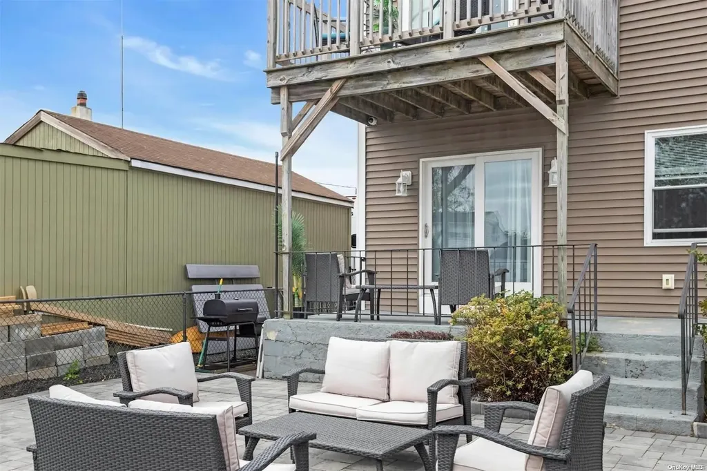 353 West Drive Copiague NY 11726