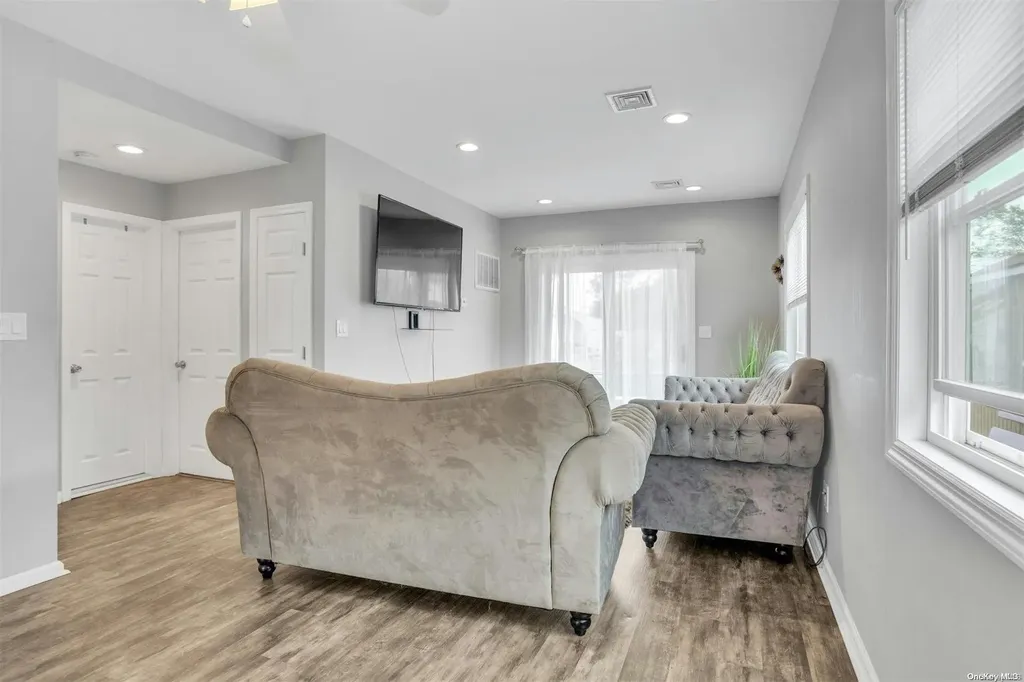 353 West Drive Copiague NY 11726