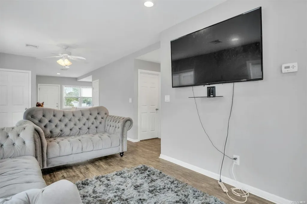 353 West Drive Copiague NY 11726