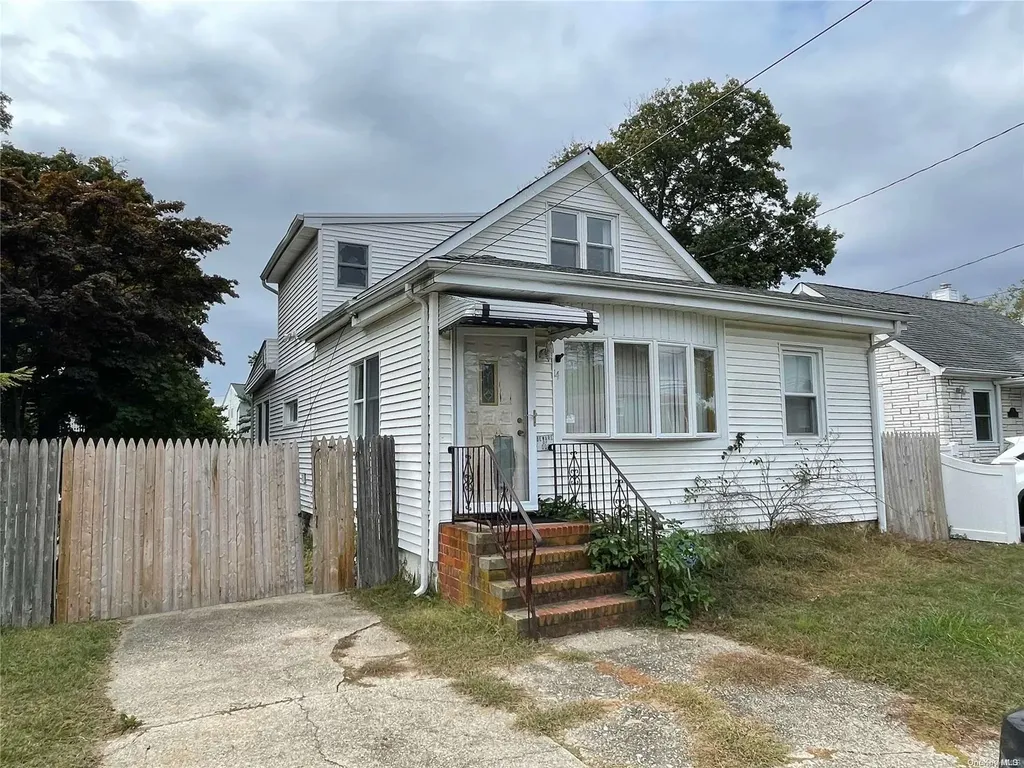 14 Stone Boulevard Massapequa NY 11758