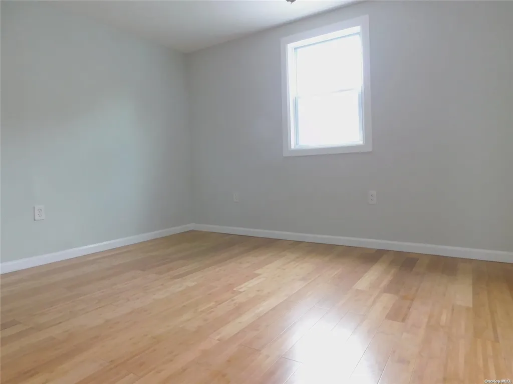 133 46th Street Lindenhurst NY 11757