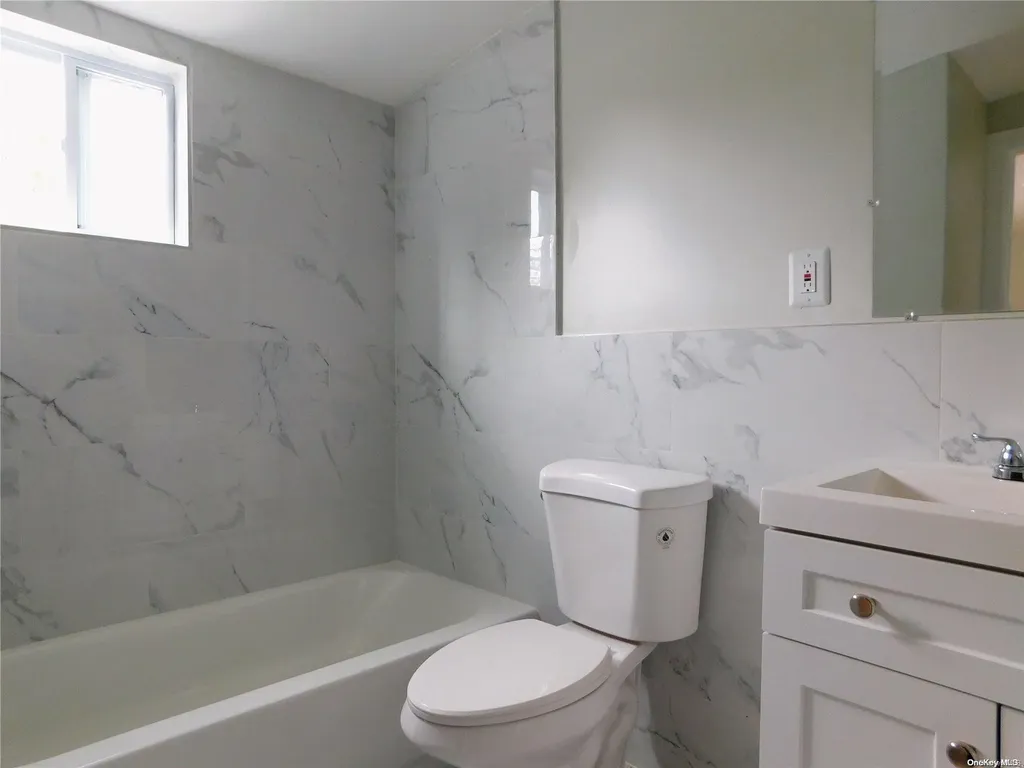 133 46th Street Lindenhurst NY 11757
