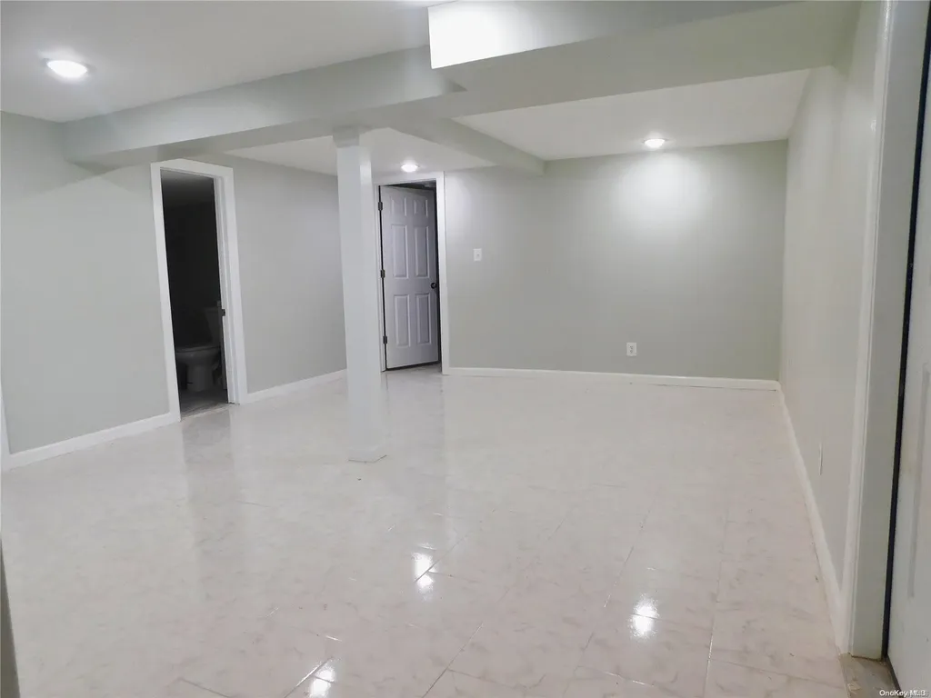 133 46th Street Lindenhurst NY 11757