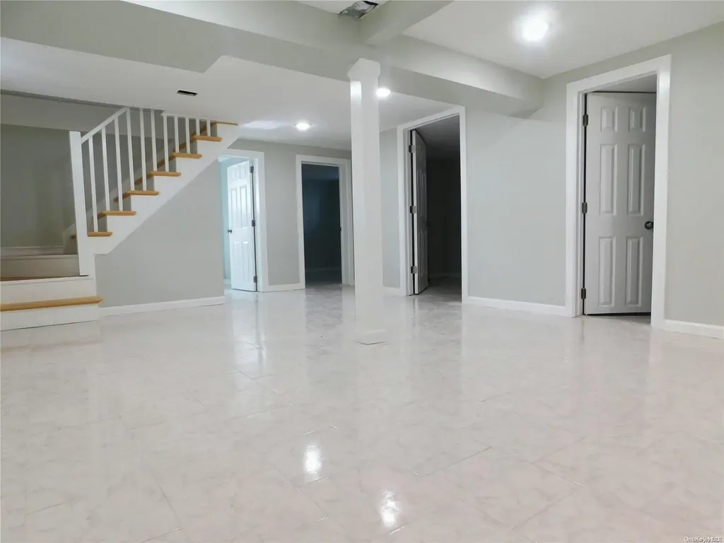 133 46th Street Lindenhurst NY 11757