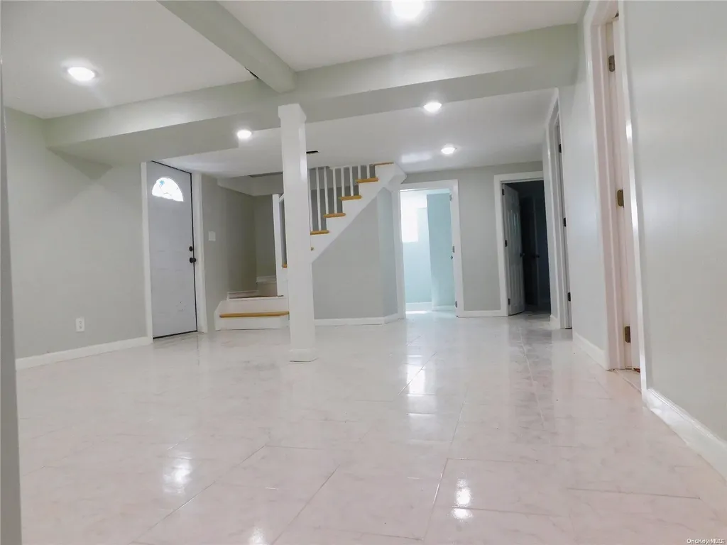133 46th Street Lindenhurst NY 11757