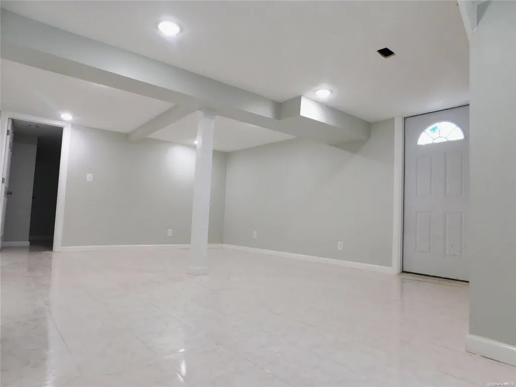 133 46th Street Lindenhurst NY 11757