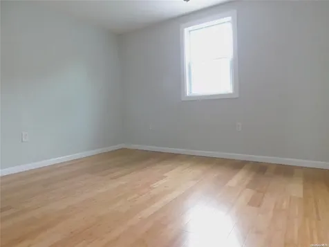 133 46th Street Lindenhurst NY 11757