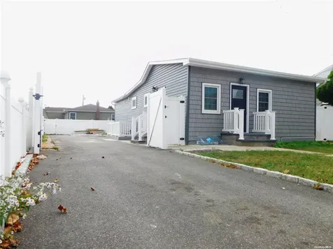 133 46th Street Lindenhurst NY 11757