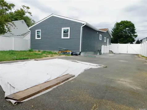 133 46th Street Lindenhurst NY 11757