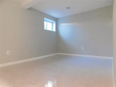 133 46th Street Lindenhurst NY 11757