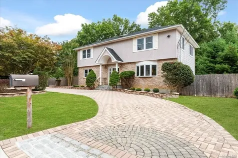 29 Columbo Drive Deer Park NY 11729