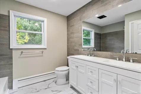 29 Columbo Drive Deer Park NY 11729