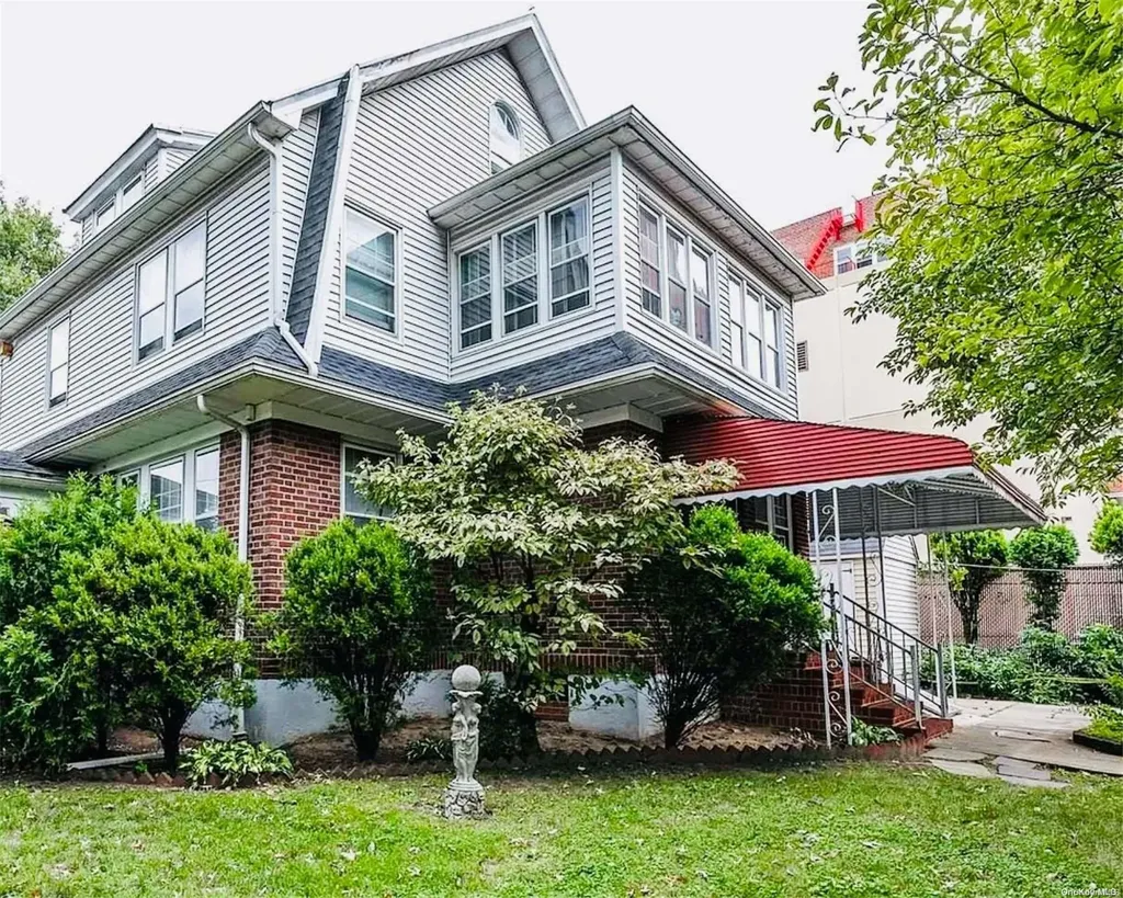 33-02 Parsons Boulevard Flushing NY 11354