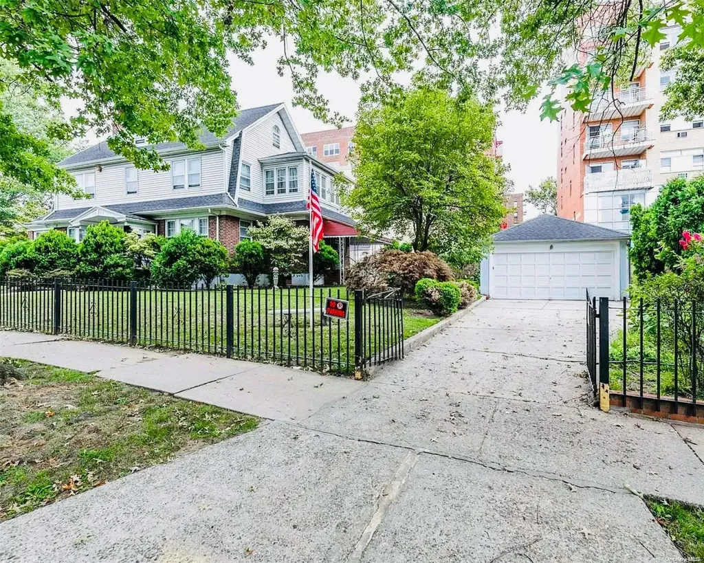33-02 Parsons Boulevard Flushing NY 11354