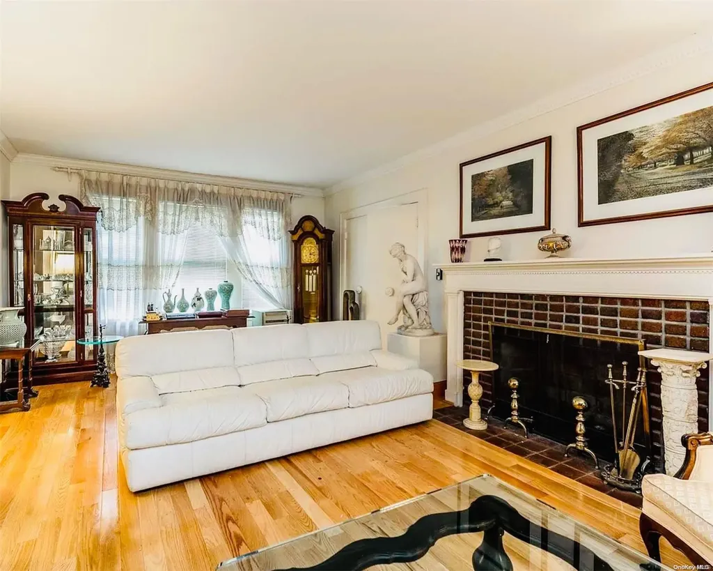 33-02 Parsons Boulevard Flushing NY 11354