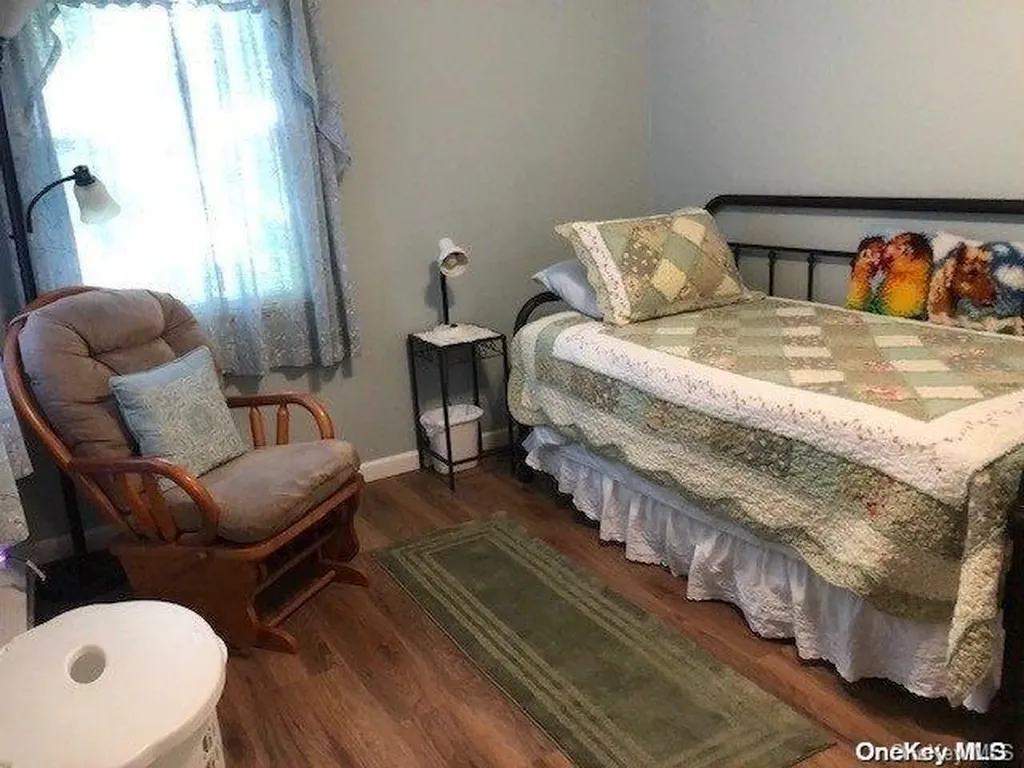 66 Warwick Avenue Copiague NY 11726