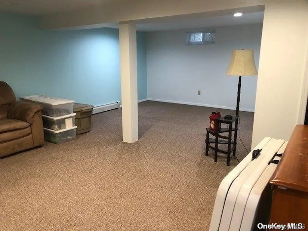 66 Warwick Avenue Copiague NY 11726