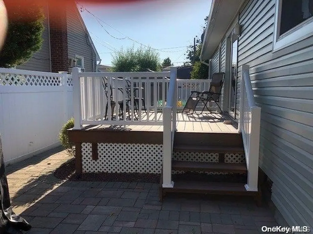 66 Warwick Avenue Copiague NY 11726