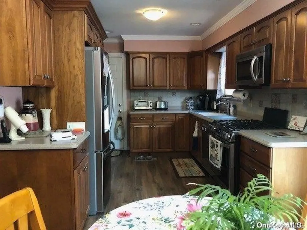 66 Warwick Avenue Copiague NY 11726