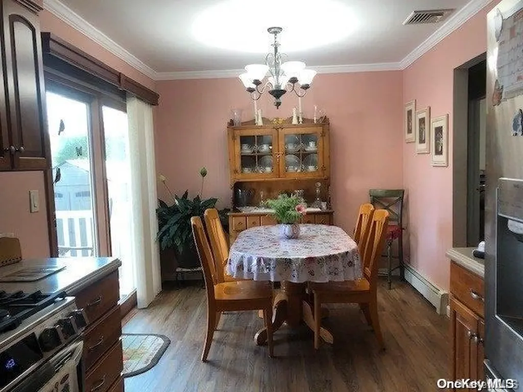 66 Warwick Avenue Copiague NY 11726