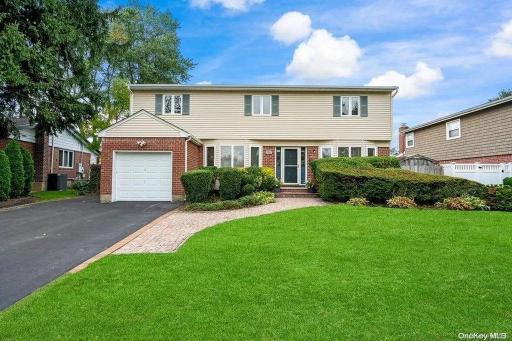 16 Jeremy Avenue Plainview NY 11803
