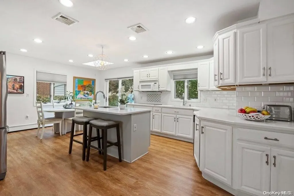 16 Jeremy Avenue Plainview NY 11803