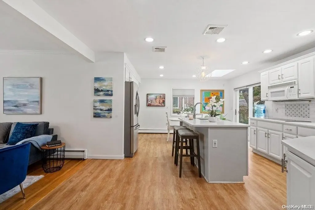 16 Jeremy Avenue Plainview NY 11803