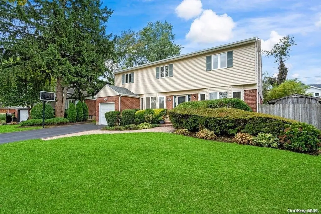 16 Jeremy Avenue Plainview NY 11803
