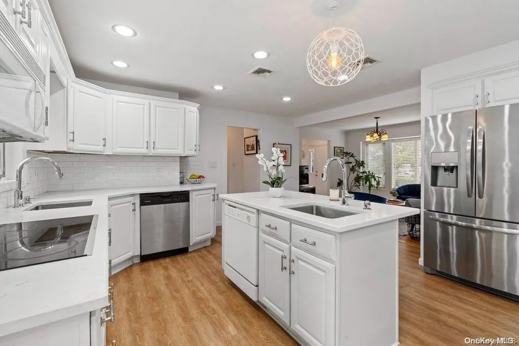 16 Jeremy Avenue Plainview NY 11803
