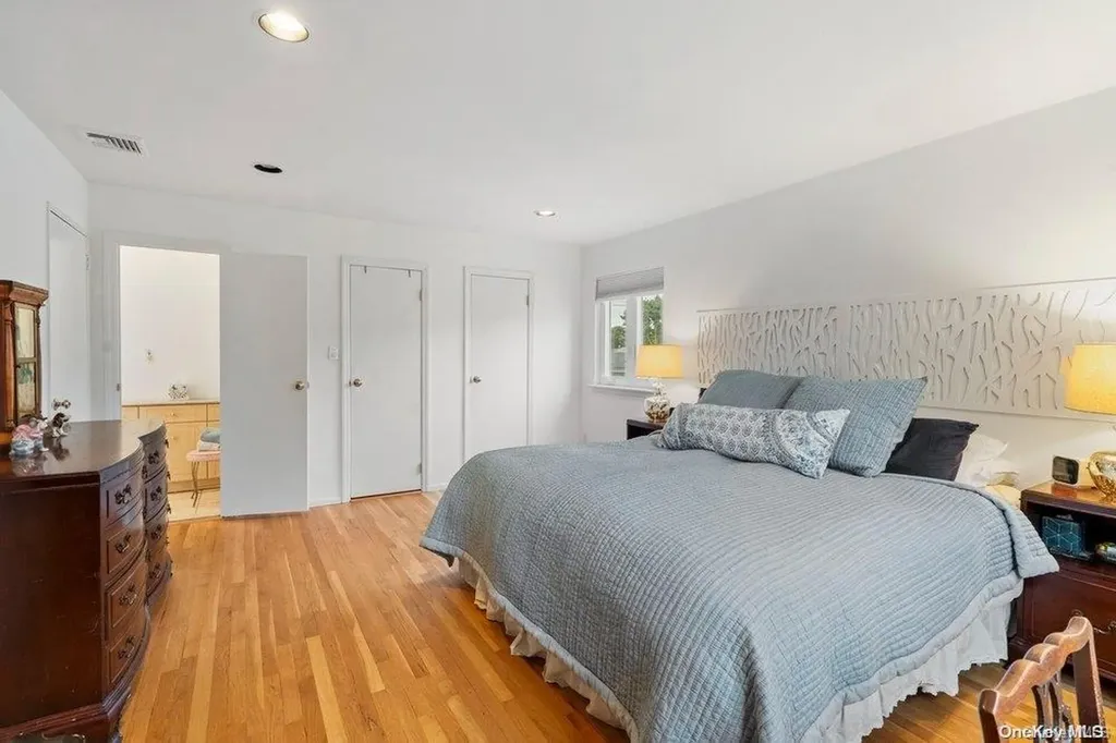 16 Jeremy Avenue Plainview NY 11803