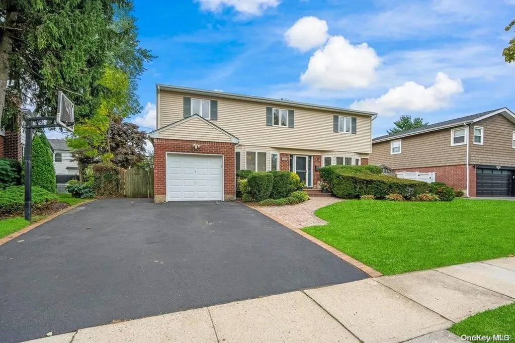 16 Jeremy Avenue Plainview NY 11803