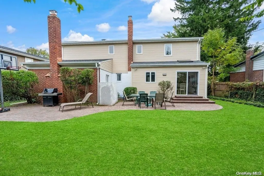 16 Jeremy Avenue Plainview NY 11803