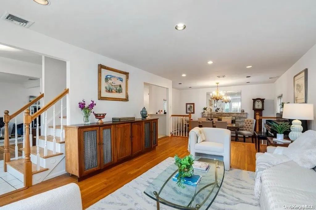 16 Jeremy Avenue Plainview NY 11803