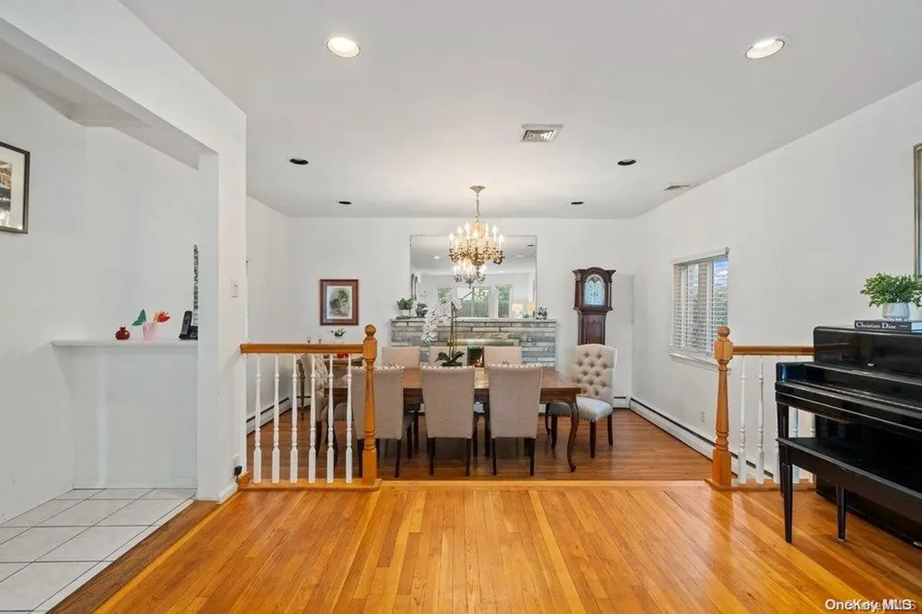 16 Jeremy Avenue Plainview NY 11803