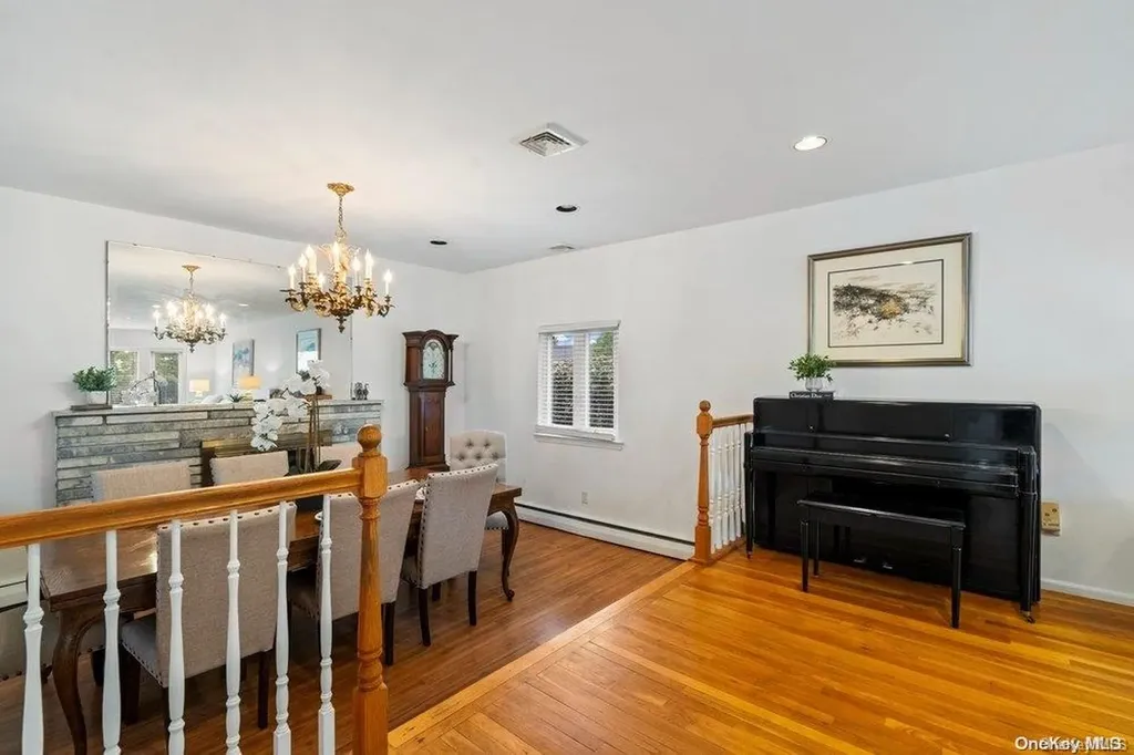 16 Jeremy Avenue Plainview NY 11803