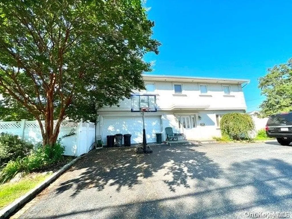 3058 Susan Road Bellmore NY 11710