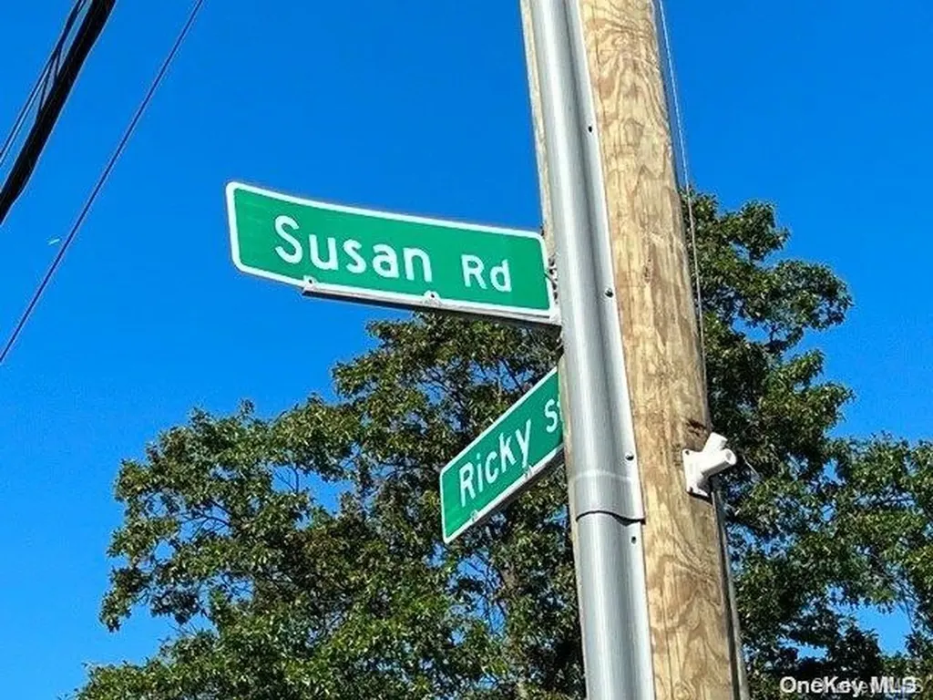 3058 Susan Road Bellmore NY 11710