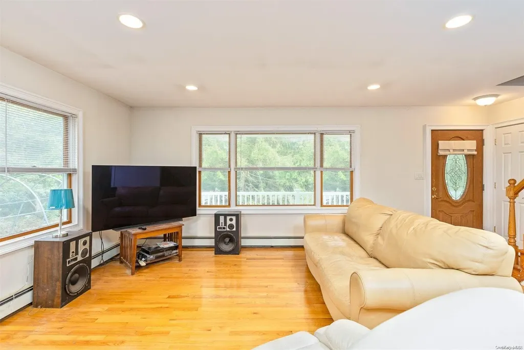 52 Crescent Bow Ridge NY 11961