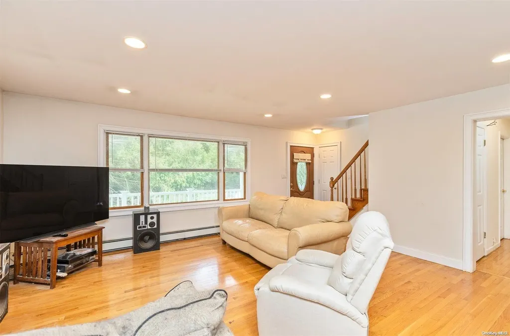 52 Crescent Bow Ridge NY 11961