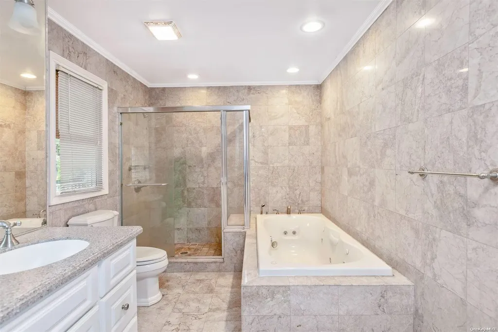 52 Crescent Bow Ridge NY 11961