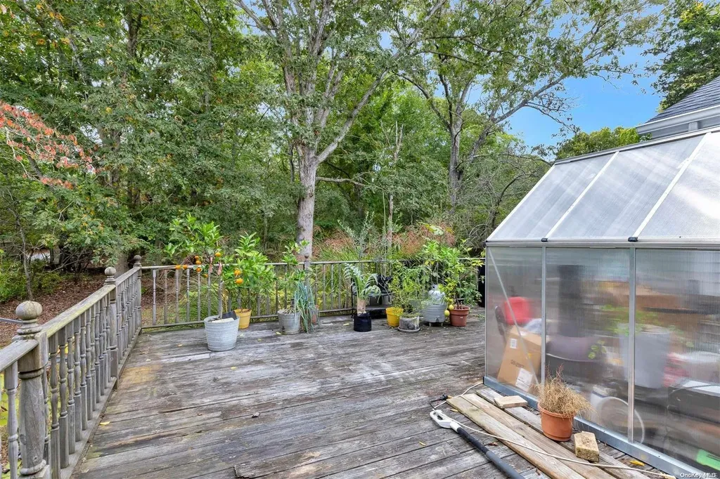 52 Crescent Bow Ridge NY 11961