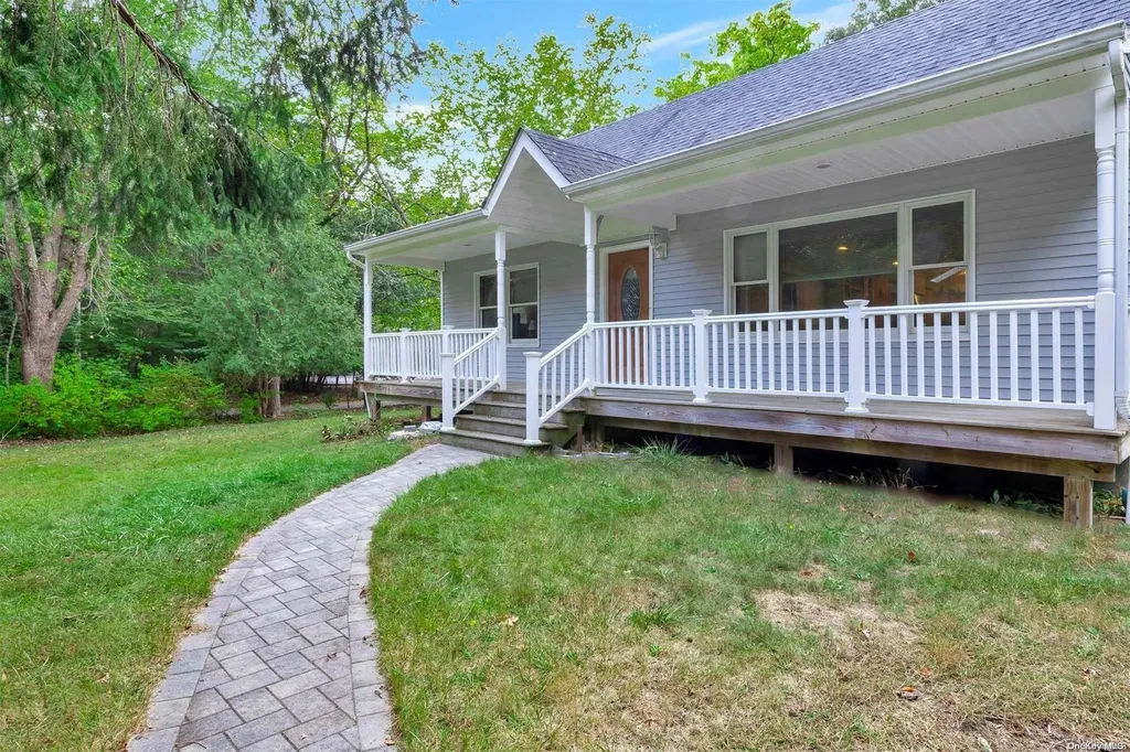 52 Crescent Bow Ridge NY 11961