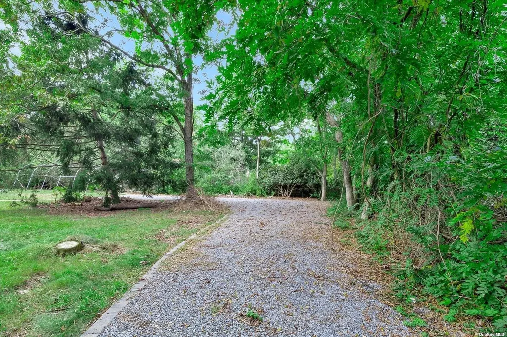 52 Crescent Bow Ridge NY 11961