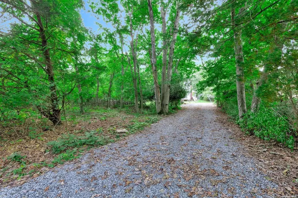 52 Crescent Bow Ridge NY 11961