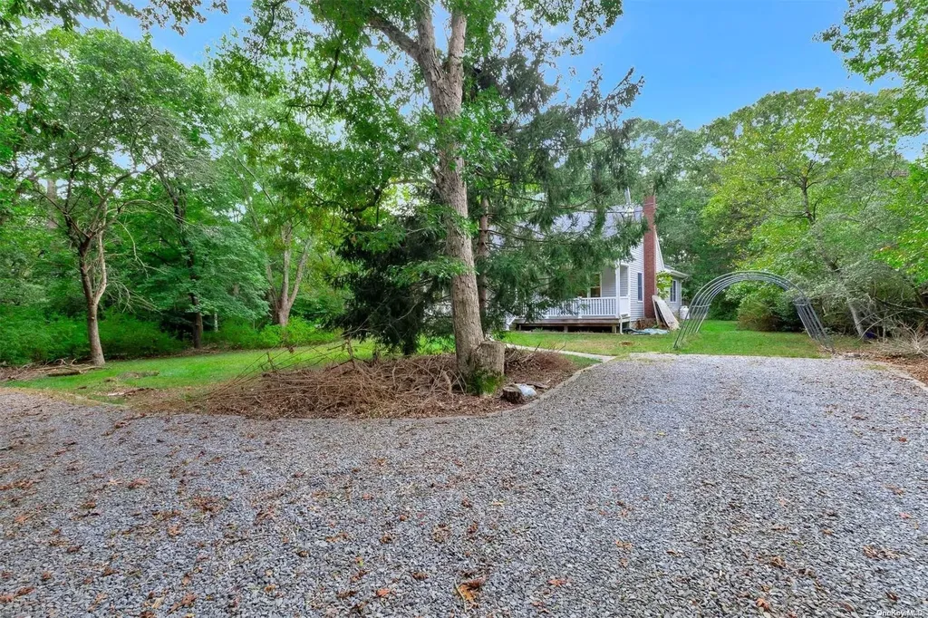 52 Crescent Bow Ridge NY 11961