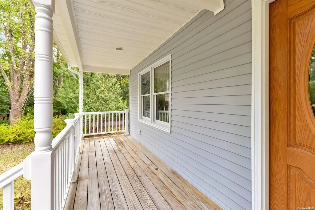 52 Crescent Bow Ridge NY 11961