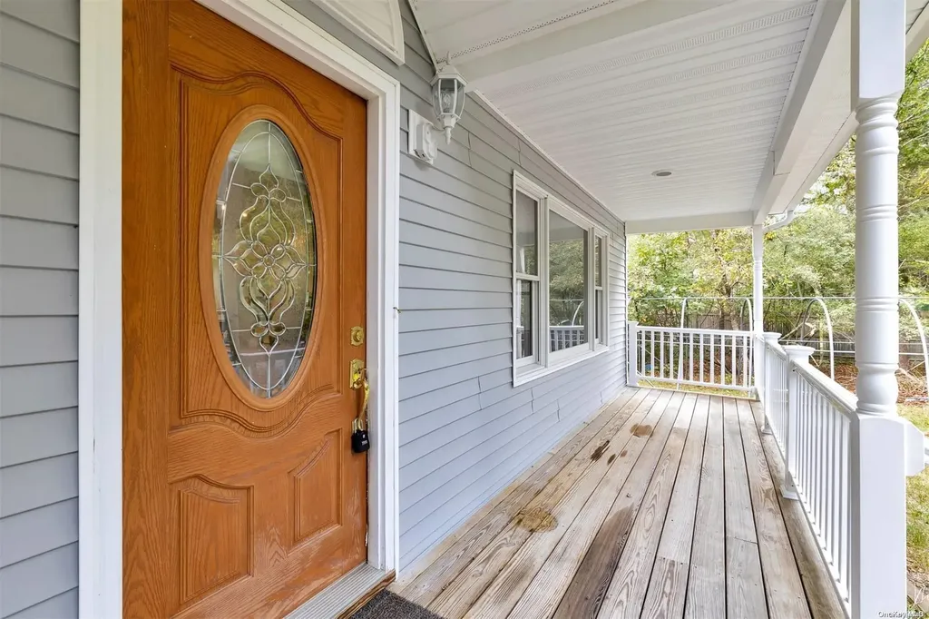52 Crescent Bow Ridge NY 11961
